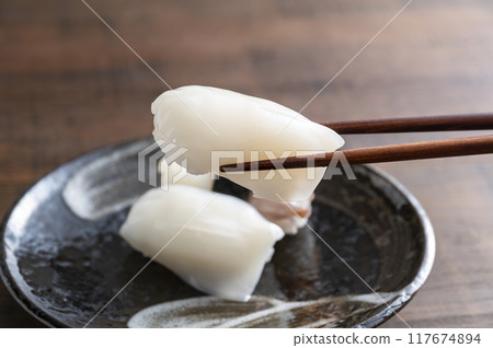 魷魚握壽司三件 魷魚握壽司三件 117674894