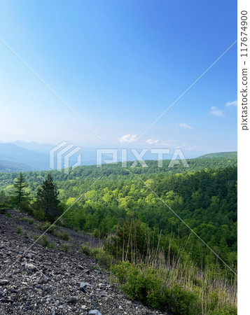 從山間小徑看到的山景 117674900