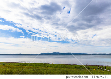 [Hokkaido_Kitami_Lake Saroma] A brackish lake separated from the Sea of Okhotsk by a sandbar. 117675219