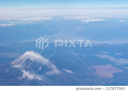 從空中看到的富士山 117675365