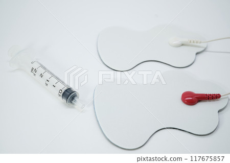 低頻墊和注射器的圖像 117675857