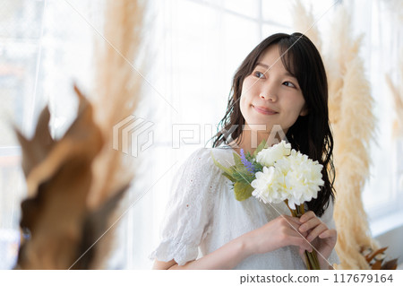 Young woman with long black hair (beauty image) Young woman with long black hair (beauty image) 117679164