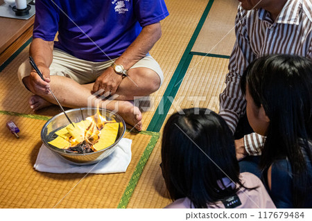 沖繩縣盂蘭盆節：用 Ukui 燒 Uchikabi 117679484