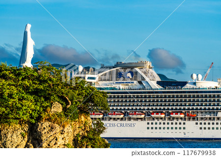 客船從長崎港出發 神之島海角上的鑽石公主號和瑪麗雕像【長崎市】 117679938
