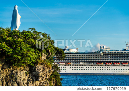 客船從長崎港出發 神之島海角上的鑽石公主號和瑪麗雕像【長崎市】 117679939