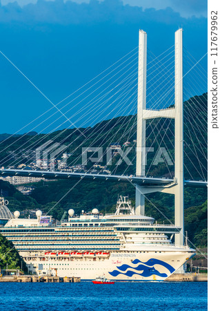 客船從長崎港出發：從眾神之島出發的鑽石公主號和女神大橋【長崎市】 117679962