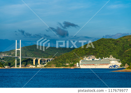 客船從長崎港出發:從眾神之島出發的鑽石公主號和女神大橋【長崎市】 客船從長崎港出發:從眾神之島出發的鑽石公主號和女神大橋【長崎市】 117679977