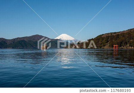 前往富士山的遊船 前往富士山的遊船 117680193