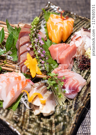 七種美味的生魚片拼盤 七種美味的生魚片拼盤 117680531