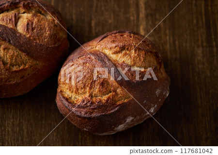 rye bread rye bread 117681042