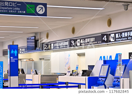 Toyama Airport check-in counters: Boarding procedures 117682845