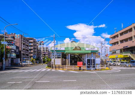 日本橫濱城市景觀八月。地鐵北新橫濱站等映襯夏日天空的景色=2020年8月24日 117683198