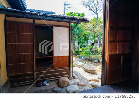[Important Preservation District for Groups of Traditional Buildings] Tondabayashi, Terauchi-cho, Former Sugiyama Residence, Teahouse and Garden, Tondabayashi City, Osaka Prefecture 117683255