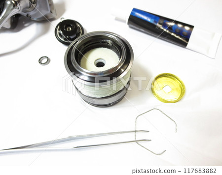 Disassembly and maintenance of spinning reels used for lure fishing 117683882