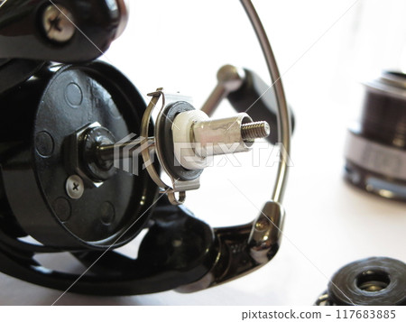 Disassembly and maintenance of spinning reels used for lure fishing 117683885