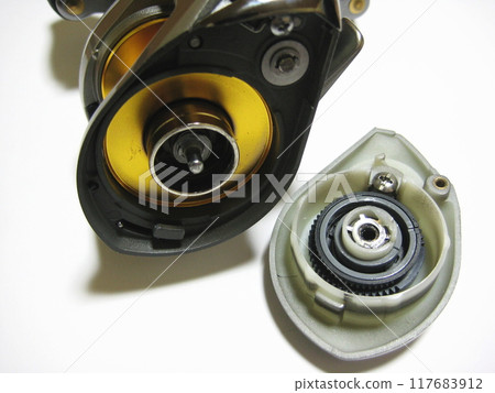 Spinning reel 117683912