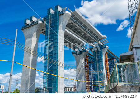 Osaka Prefecture, Shin-Meishin Expressway, Takatsuki Viaduct construction on the right bank of the Yodo River in midsummer 117685227