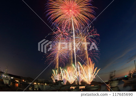 Kute Fireworks 117685690