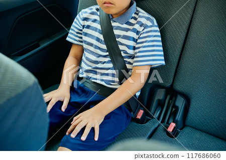 小學生繫安全帶 117686060