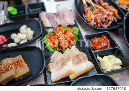 Fermented Skate and Steamed Pork Slices Served with Kimchi 117687038