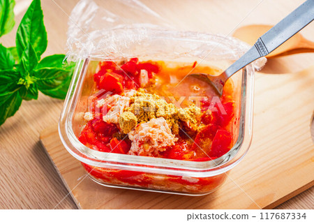 Microwave-based waterless curry: Adding curry powder Microwave-based waterless curry: Adding curry powder 117687334