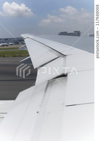 B777主翼（襟翼、副翼、擾流板） 117688008