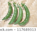 Snap peas 117689313