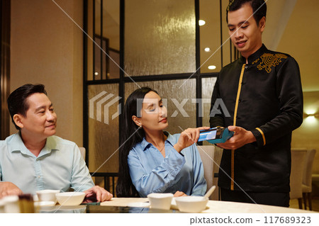 Woman Paying For Dinner In The Restaurant Woman Paying For Dinner In The Restaurant 117689323