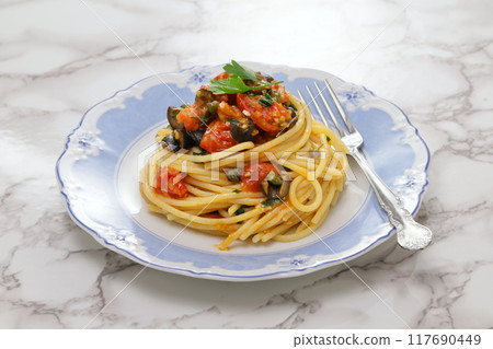 Spaghetti alla puttanesca Spaghetti alla puttanesca 117690449