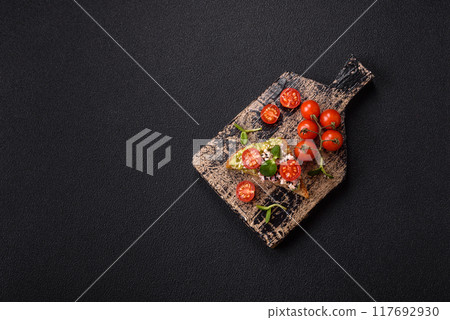 Crispy sandwich or bruschetta with guacamole, tuna and flax seeds Crispy sandwich or bruschetta with guacamole, tuna and flax seeds 117692930