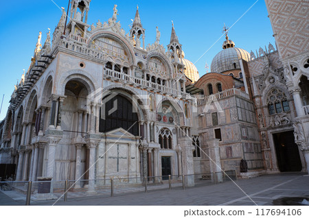 Church in Venice in the morning 117694106