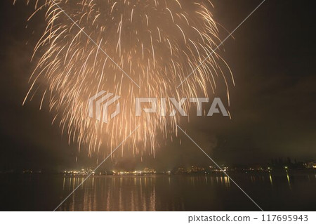 Fireworks reflected on the water Mount Fuji and fireworks at Lake Kawaguchi 117695943