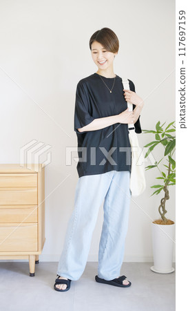 Women's summer clothing fashion coordination (vertical) 117697159