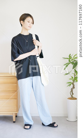 Women's summer clothing fashion coordination (vertical) 117697160