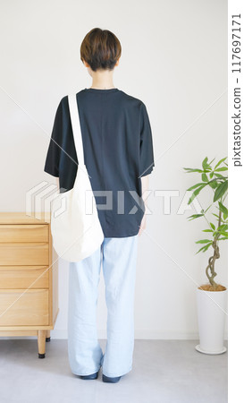 Women's summer clothing fashion coordination (vertical) 117697171