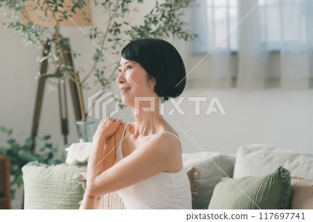 female, lady, woman 117697741