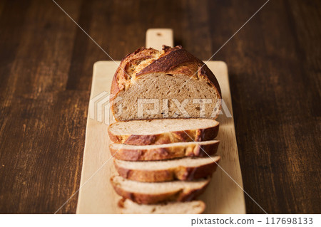 Sliced rye bread Sliced rye bread 117698133