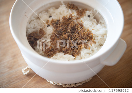 Earthenware pot rice ~Chirimen Sansho~ 117698912