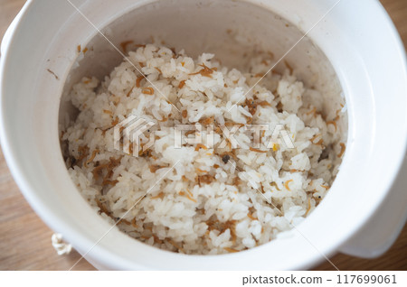Earthenware pot rice ~Chirimen Sansho~ Earthenware pot rice ~Chirimen Sansho~ 117699061
