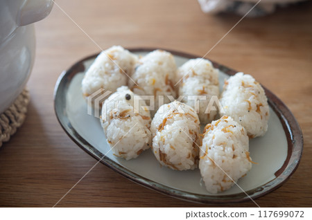 Earthenware pot rice ~ Dried chirimen and Japanese pepper rice ball ~ Earthenware pot rice ~ Dried chirimen and Japanese pepper rice ball ~ 117699072