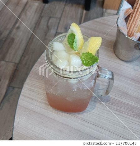 Peach lemonade at Picnic Cafe in Nifrel at LaLaport EXPOCITY 117700145