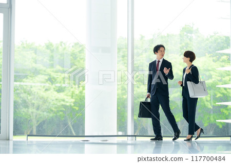 男女員工企業形象 117700484