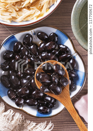 Sweet simmered black beans   117700672