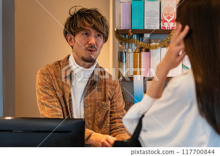 收款台 前台 人 117700844