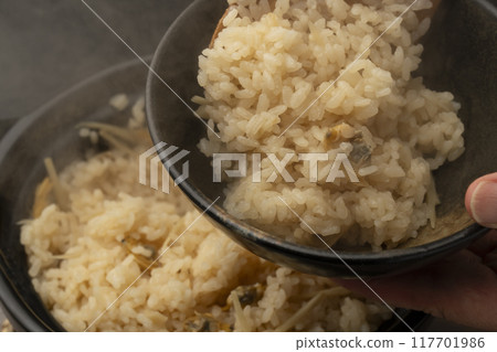 Clam rice served with a rice scoop 117701986