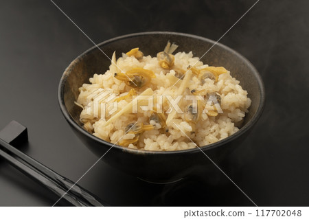 Freshly cooked clam rice 117702048