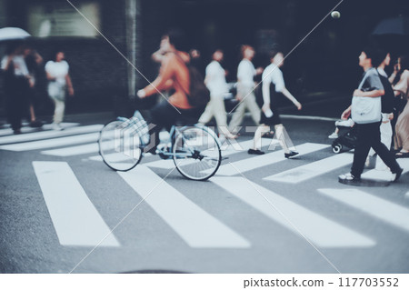 Blurred landscape of people crossing the street Blurred landscape of people crossing the street 117703552