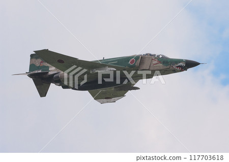 飛行中的航空自衛隊RF-4E“幻影II”偵察機 117703618