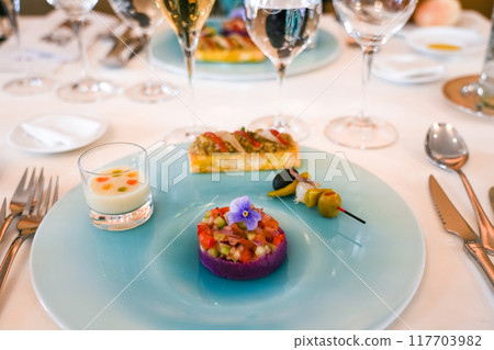精心準備的開胃菜,適合全餐 精心準備的開胃菜,適合全餐 117703982