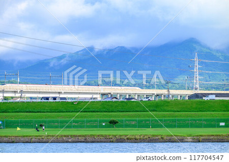 高爾夫球手、九州新幹線、脊振山脈 高爾夫球手、九州新幹線、脊振山脈 117704547